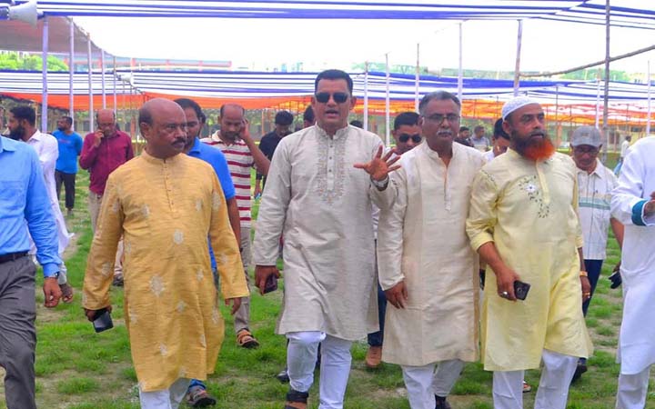 বগুড়ায় ঈদগাহ মাঠ পরিদর্শনে জেলা প্রশাসক