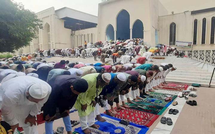 জাতীয় ঈদগাহে ঈদুল ফিতরের প্রধান জামাত অনুষ্ঠিত