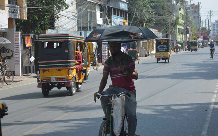 যশোরে তীব্র তাপপ্রবাহ, বিপর্যস্ত জনজীবন