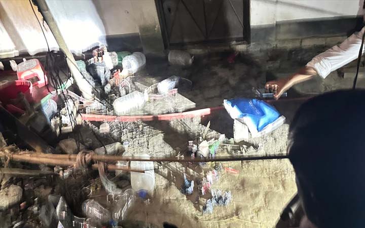 গোপালগঞ্জে বোমা হামলায় বাবা-ছেলে আহত