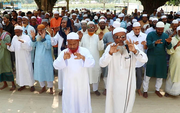 ঠাকুরগাঁওয়ে বৃষ্টির জন্য কাঁদলেন মুসল্লিরা