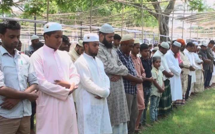 সিরাজগঞ্জে বৃষ্টির জন্য ইসতিসকার নামাজ আদায়