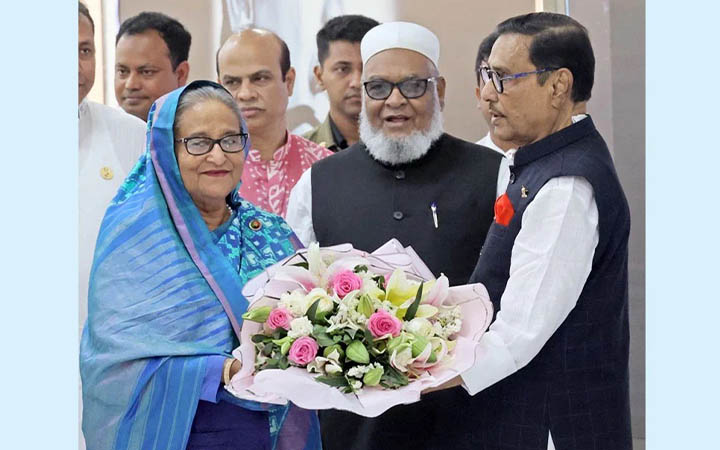 দেশে পৌঁছেছে প্রধানমন্ত্রী