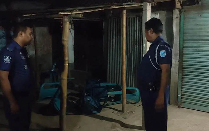 পলাশে চেয়ারম্যান প্রার্থীর নির্বাচনি ক্যাম্পে হামলা, আহত ১০