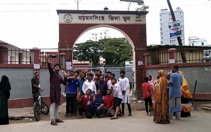 ময়মনসিংহ বোর্ডে কমেছে পাসের হার, মেয়েরা এগিয়ে