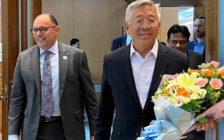 ঢাকা ছাড়লেন ডোনাল্ড লু