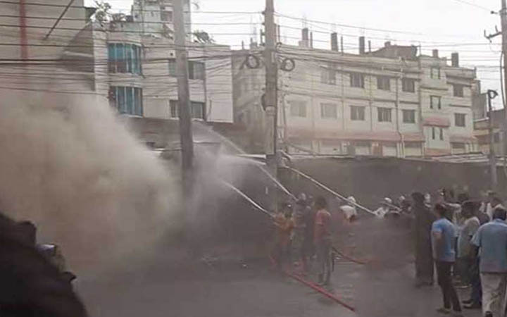 শেখেরটেকের আবাসিক ভবনের আগুন নিয়ন্ত্রণে