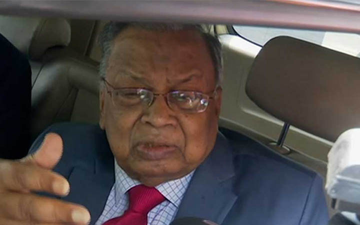 বাজেট দিতে ব্রিফকেস হাতে সংসদে অর্থমন্ত্রী