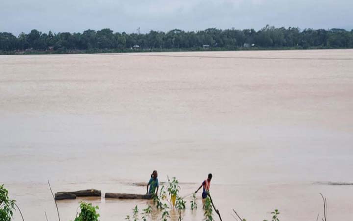 তিস্তার পানি বিপৎসীমা ছুঁই ছুঁই, বন্যার আশঙ্কা