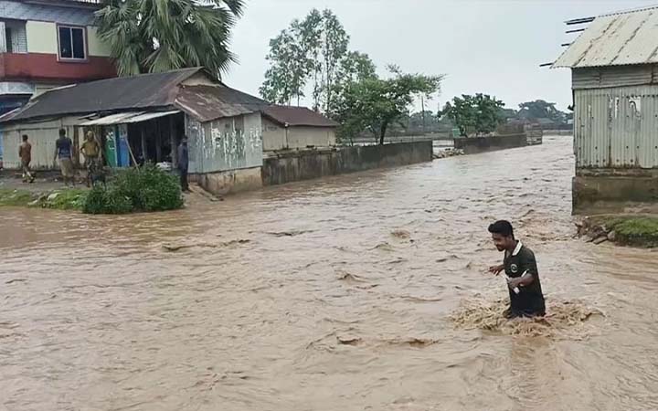 বিপৎসীমার ওপরে সুরমার পানি, আবারও বন্যার কবলে সুনামগঞ্জ