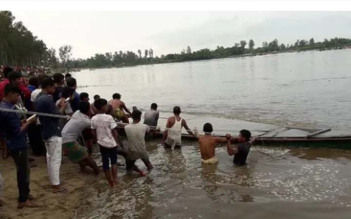সুরমায় তীব্র স্রোতে নৌকাডুবি, শিশুসহ নিখোঁজ ৩