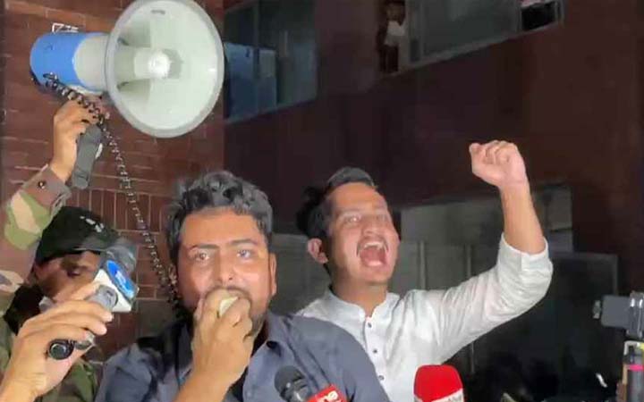 আনসারদের সঙ্গে সংঘর্ষের পর বৈষম্যবিরোধী ছাত্র আন্দোলনের ৩ দফা