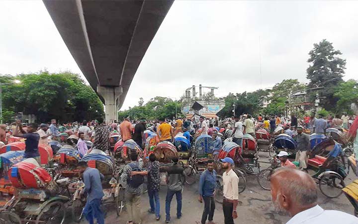 ৭২ ঘণ্টার আলটিমেটাম রিকশাচালকদের