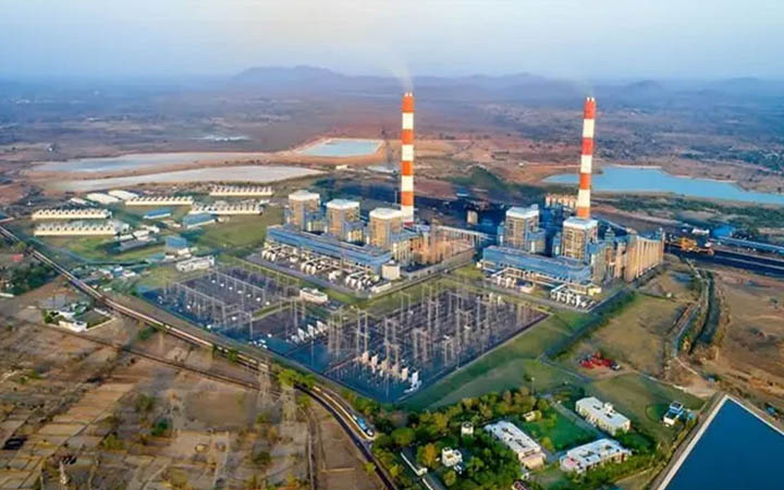 বাংলাদেশে বিদ্যুৎ সরবরাহ ৪০ শতাংশের নিচে নামিয়ে আনল আদানি