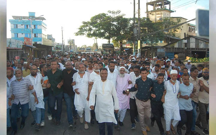 বরিশালে আওয়ামী লীগের সন্ত্রাস প্রতিহতে বিএনপির মিছিল