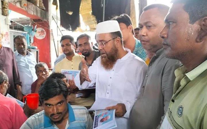 কুড়িগ্রামে বিএনপির ৩১ দফা লিফলেট বিতরণ