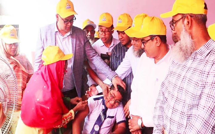 নওগাঁয় টাইফয়েড টিকাদান কার্যক্রম শুরু