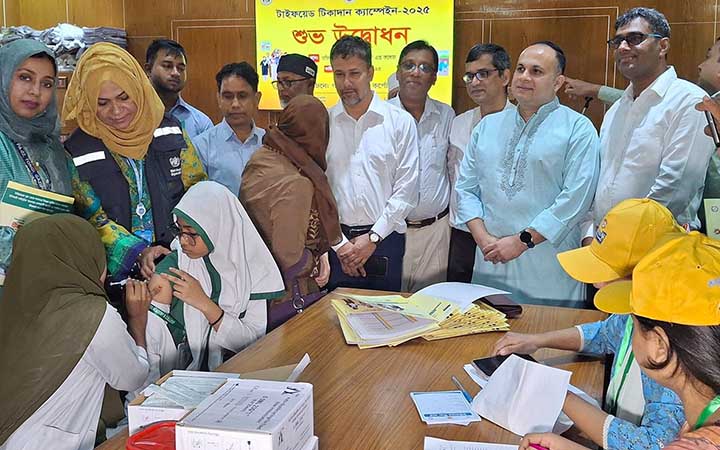 গাজীপুরে টাইফয়েড প্রতিরোধে টিকাদান কর্মসূচি শুরু
