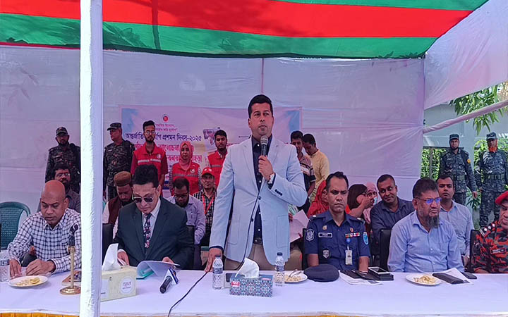 দুর্যোগ প্রশমন দিবসে নারায়ণগঞ্জে ফায়ার সার্ভিসের সচেতনতামূলক মহড়া