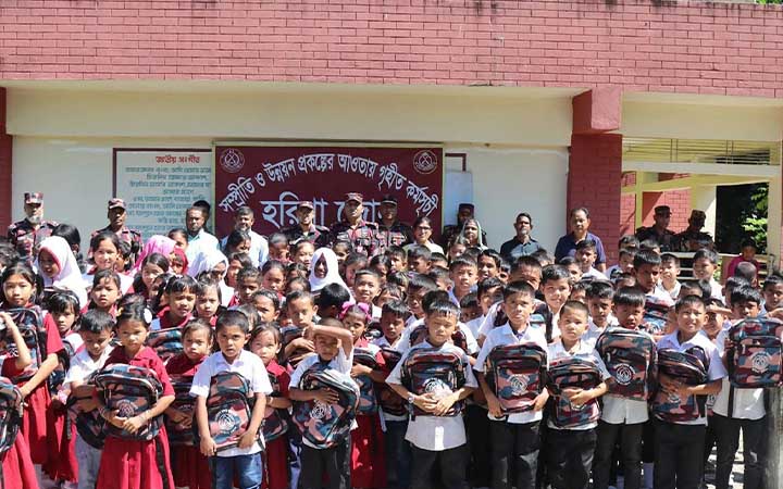 রাঙামাটিতে দরিদ্র জনগোষ্ঠীর পাশে বিজিবি