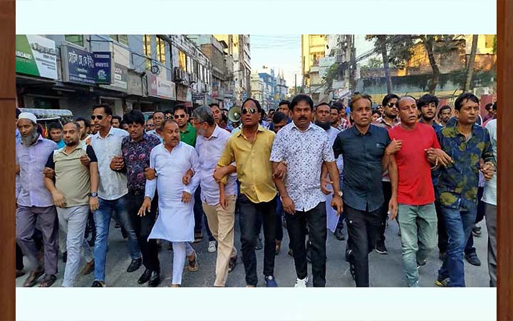 এ কে আজাদকে গ্রেফতারের দাবিতে ফরিদপুরে বিক্ষোভ মিছিল