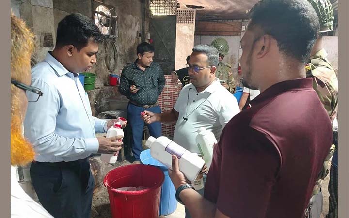 নোংরা পরিবেশে পণ্য তৈরির দায়ে ভোক্তা অধিদফতরের জরিমানা