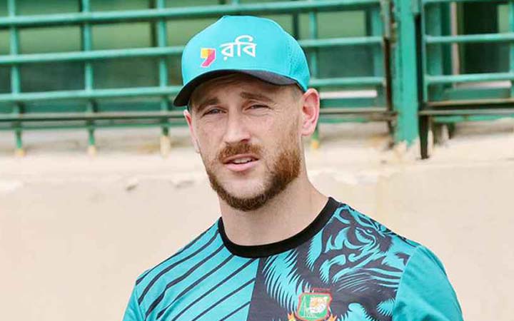 যে কারণে চাকরি ছাড়লেন বাংলাদেশের ফিটনেস ট্রেনার নাথান কেলি