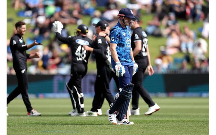 ১২ বছর পর ইংল্যান্ডকে ওয়ানডে সিরিজে হারাল নিউজিল্যান্ড