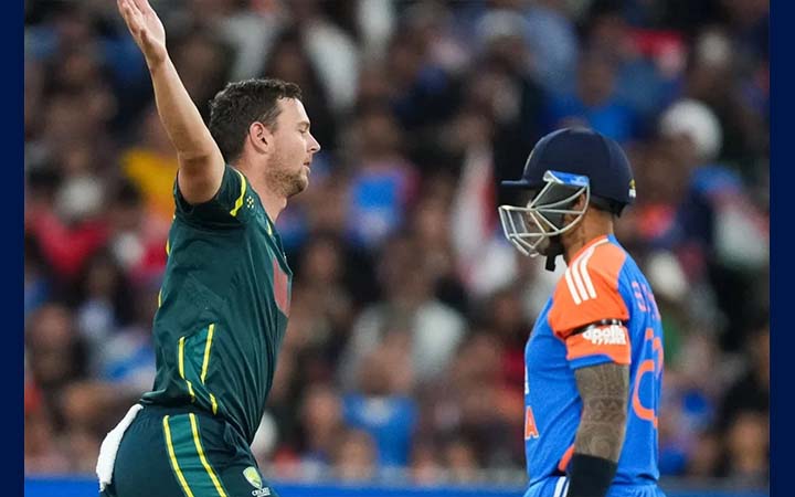 ব্যাটিং বিপর্যয়ে অস্ট্রেলিয়ার কাছে ধরাশয়ী ভারত