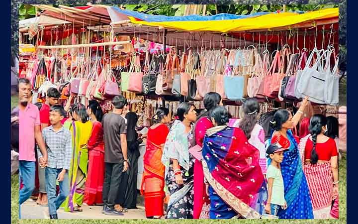 পাহাড়ি মেলায় মানুষের আনন্দ উচ্ছ্বাস
