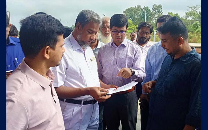 কসবা রেলস্টেশনে টিকিট কালোবাজারিদের বিরুদ্ধে অভিযান