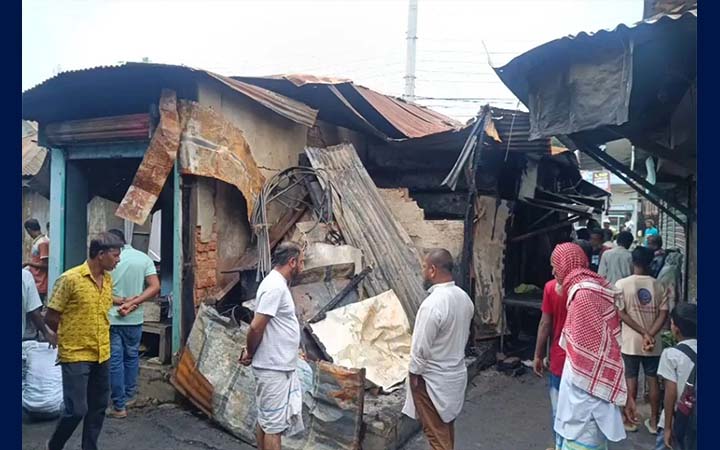 ব্রাহ্মণবাড়িয়ায় আগুনে পুড়ল ১১ দোকান