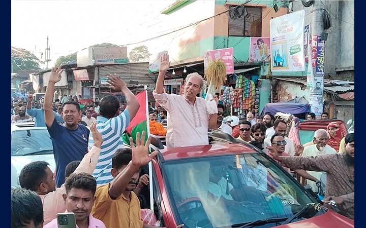 গাইবান্ধায় ফিরে ভালোবাসায় সিক্ত আনিসুজ্জামান খান বাবু