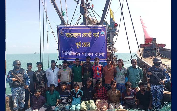 সেন্টমার্টিনে ১৯ জেলে আটক