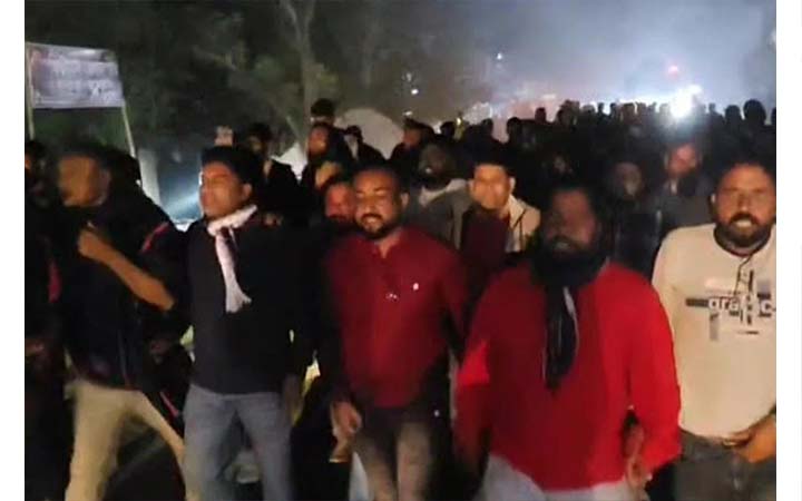 লকডাউনের প্রতিবাদে নাভারনে বিক্ষোভ মিছিল