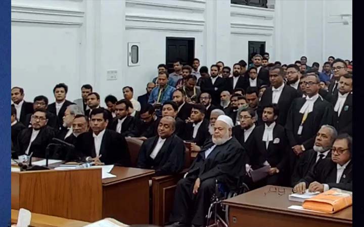 ট্রাইব্যুনালে ৪৫৩ পৃষ্ঠার রায় পড়া চলছে