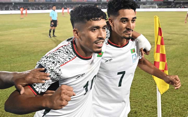 ১-০ গোলে এগিয়ে বিরতিতে বাংলাদেশ