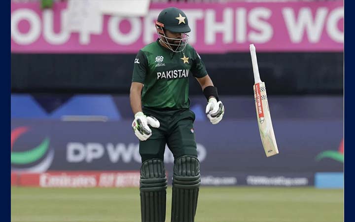 ব্যাট দিয়ে স্ট্যাম্পে আঘাত করায় শাস্তি পেলেন বাবর