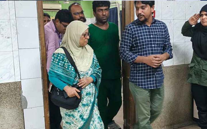 ভূমিকম্পে আহতদের দেখতে ঢামেকে স্বাস্থ্য উপদেষ্টা