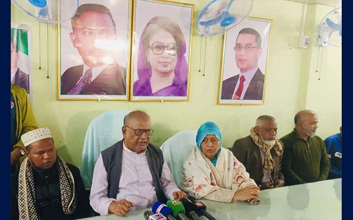 খালেদা জিয়ার সুস্থতা কামনায় নওগাঁয় দোয়া মাহফিল