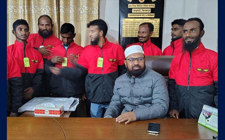 দিনাজপুরে শীতবস্ত্র পেয়ে উচ্ছ্বাস