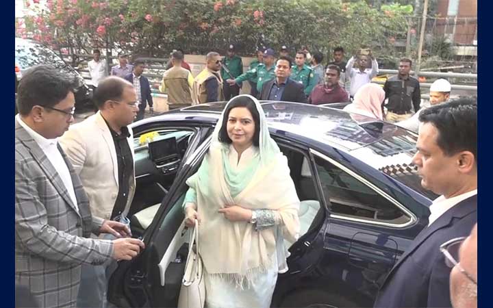 খালেদা জিয়াকে দেখতে হাসপাতালে জুবাইদা রহমান