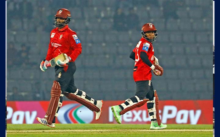 তামিমকে টপকে চূড়ায় ওঠার সুযোগ মুশফিকের