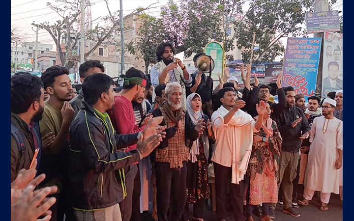 ঝালকাঠিতে বৈষম্যবিরোধী ছাত্র আন্দোলনের সড়ক অবরোধ