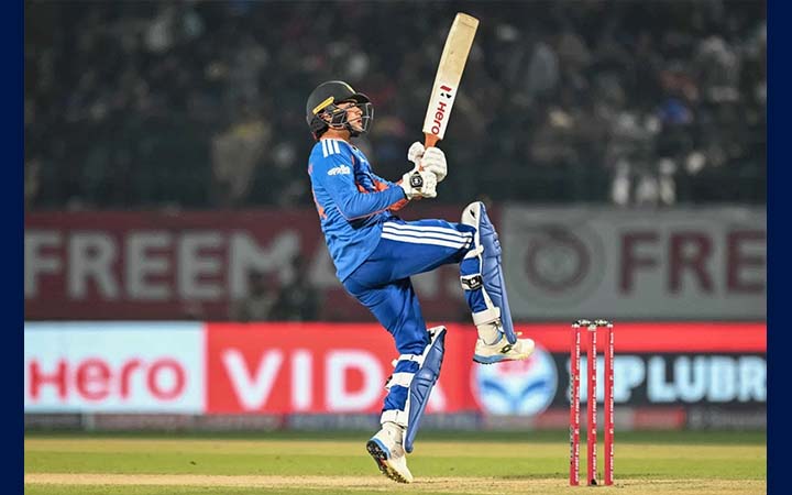 ছক্কার নতুন রেকর্ড গড়লেন অভিষেক