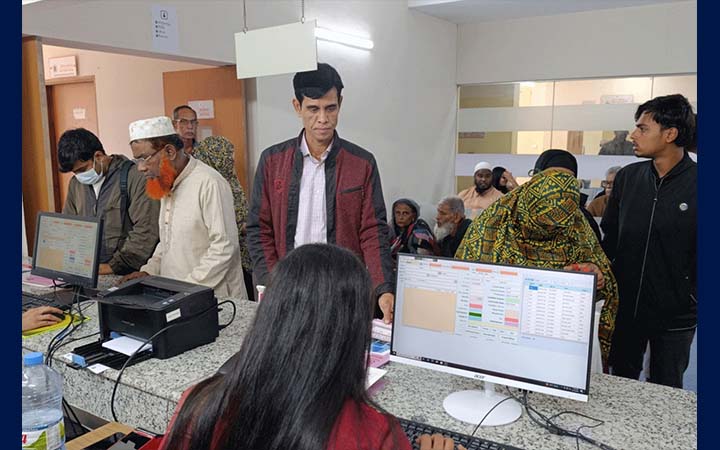 মানিকগঞ্জে ফ্রি মেডিকেল ক্যাম্প অনুষ্ঠিত