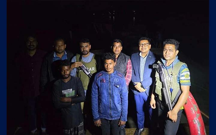 সোনাদিয়ায় অবৈধ বালু উত্তোলন, জরিমানা ৪ লাখ টাকা