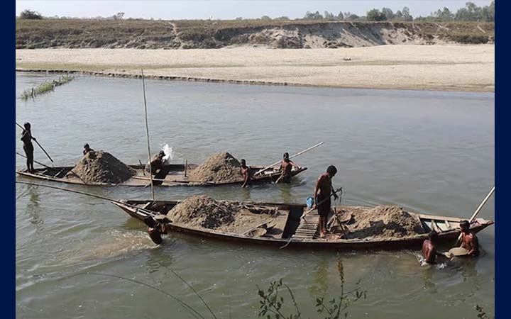 পঞ্চগড়ে শীতের দাপট, সংকটে পাথর শ্রমিকরা