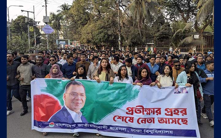 তারেক রহমানের স্বদেশ প্রত্যাবর্তন উপলক্ষ্যে ঢাবিতে ছাত্রদলের স্বাগত মিছিল