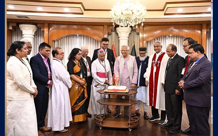 বড়দিন উপলক্ষে ধর্মীয় নেতাদের সঙ্গে প্রধান উপদেষ্টার শুভেচ্ছা বিনিময়